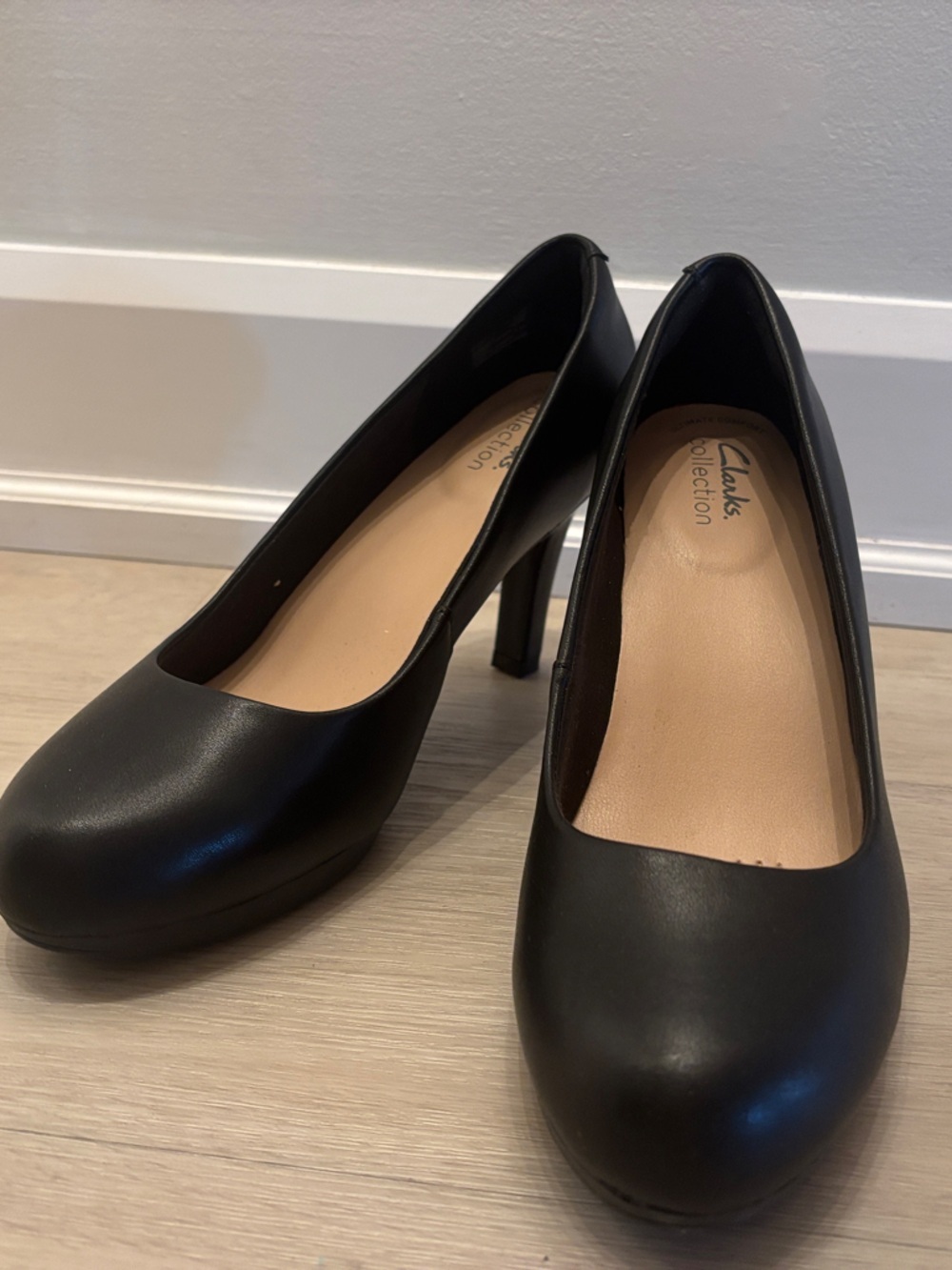 Clarks Black Leather Round-Toe Heels